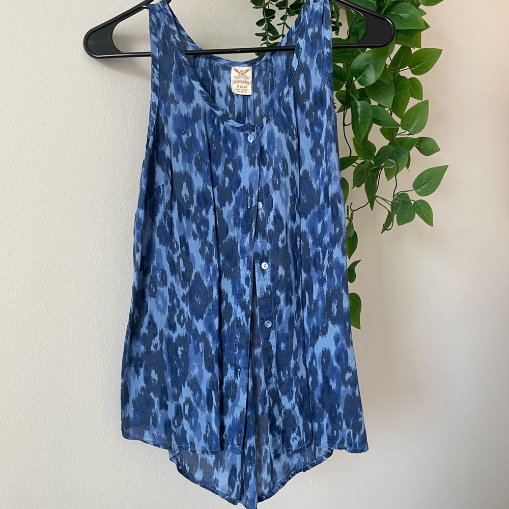 Blue tank top